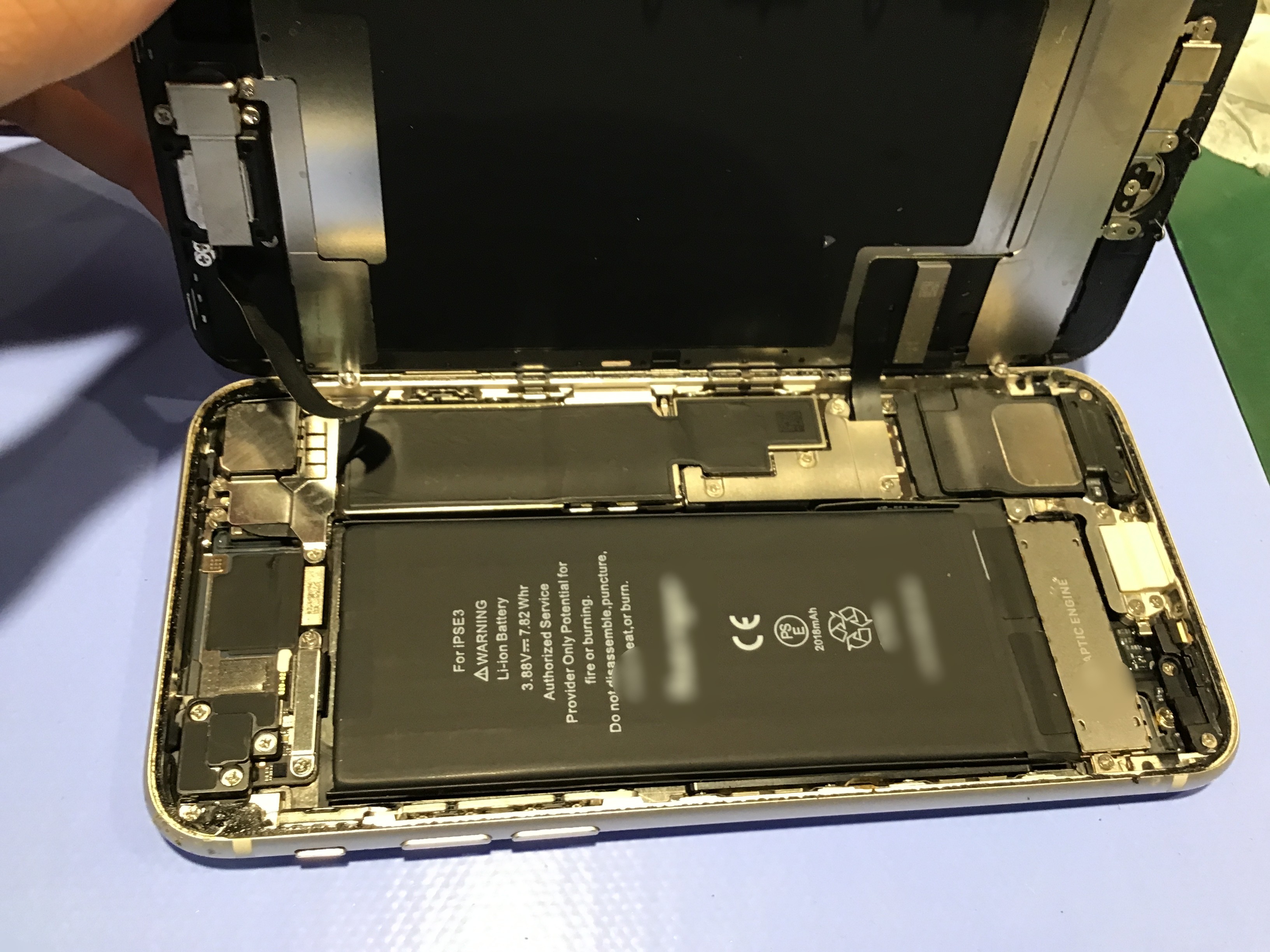 iPhoneSE2ならデータをそのまま・最短即日修理のスマホ修理工房橋本店にご相談ください！